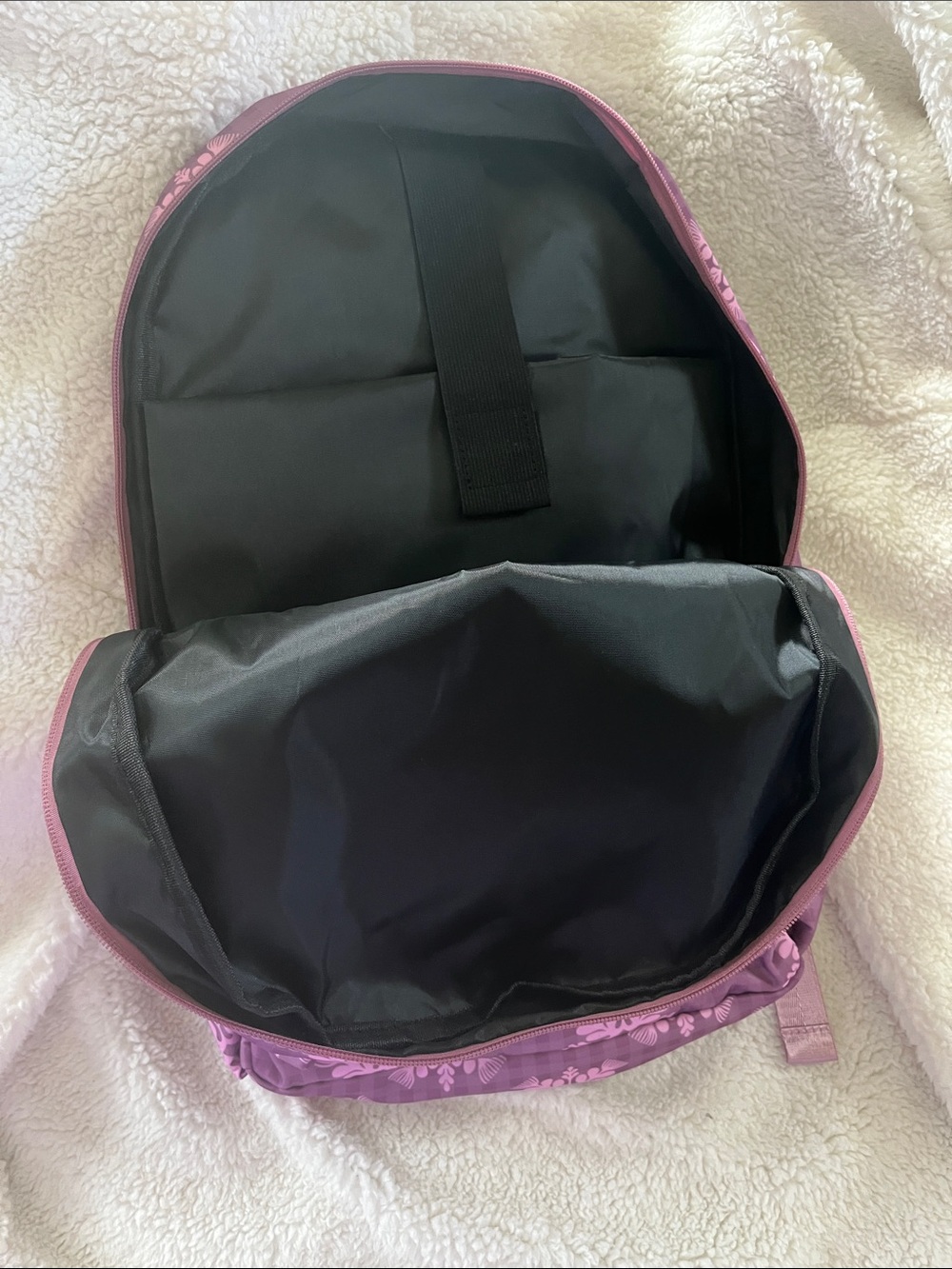 NWOT Hawaiian print floral Backpack - Picture 3 of 5